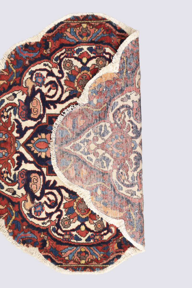 Antique Circular Bakhtiari Carpet 137*120Cm - Image 2