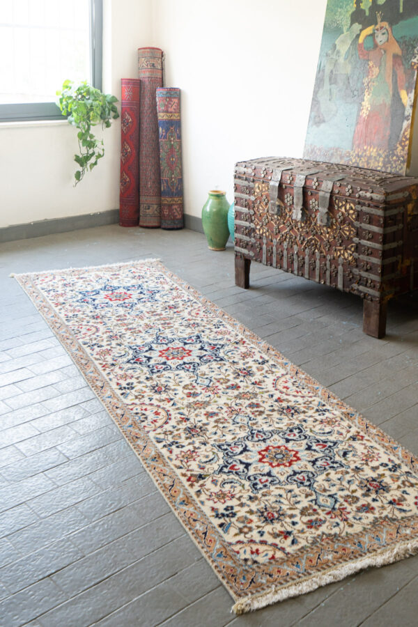 RCA395 Nain Carpet 3