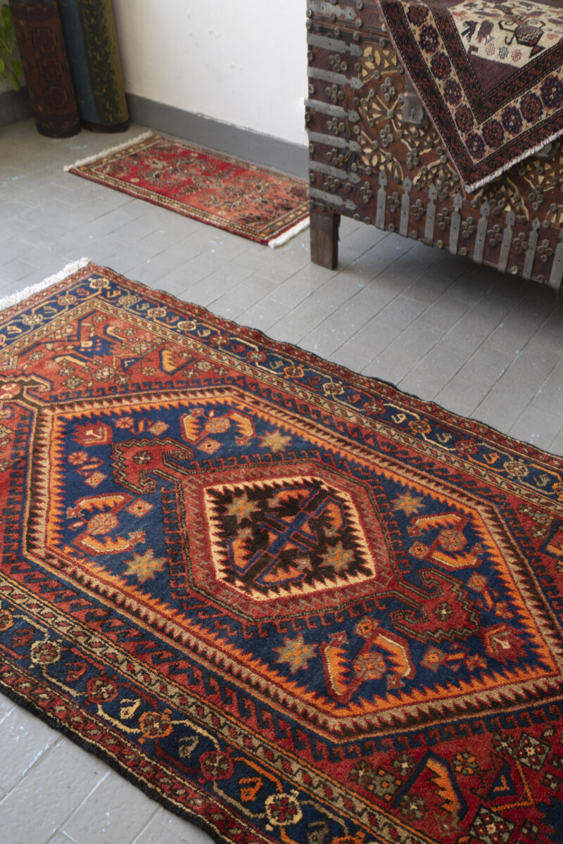 Tarom Persian Rug Medallion Flaming Diamond Design, Zanjan Region c. 1970s 208*132CM - Image 3