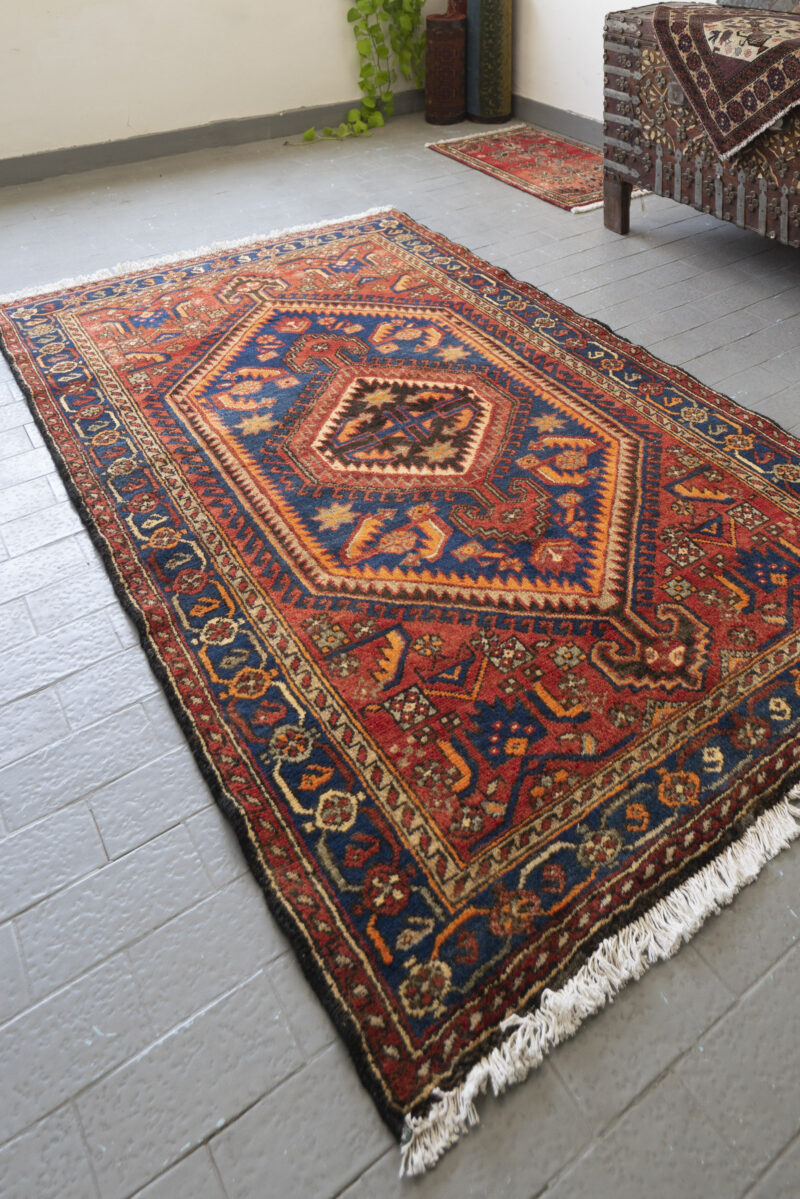 Tarom Persian Rug Medallion Flaming Diamond Design, Zanjan Region c. 1970s 208*132CM - Image 2