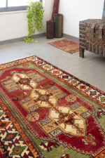 Qashqai DoghozLoo Green 3 Toranj Gabbeh 212*125CM - Image 3
