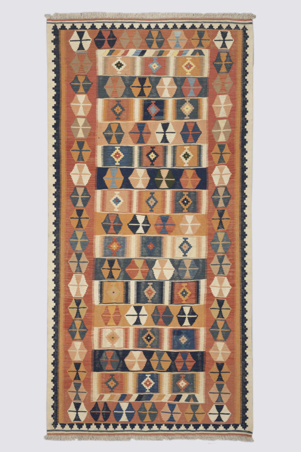 Qashqai combs design kilim
