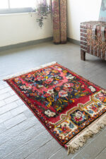RCA492  Bakhtiari Faradonbeh Golfarang Vagireh Sampler Rug 2