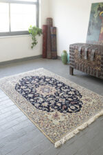 Fine Nain 6 La Persian Rug Medallion & Islimi Scrollwork  c.1980s - Image 2