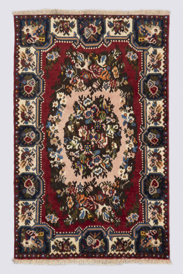 Bakhtiari Golfarang rug