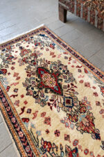 Abadeh Poshti Persian Rug – Ivory Ground Floral Medallion, c. 1960s–1980s 102*63CM - Image 3