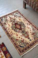 Abadeh Poshti Persian Rug – Ivory Ground Floral Medallion, c. 1960s–1980s 102*63CM - Image 2