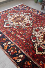 Bakhtiari Hinegun Carpet Twin Diamond Medallion c.1950s–60s 299*210CM - Image 3