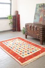RG152 Bakhtiari Checkered White Field Gabbeh 6