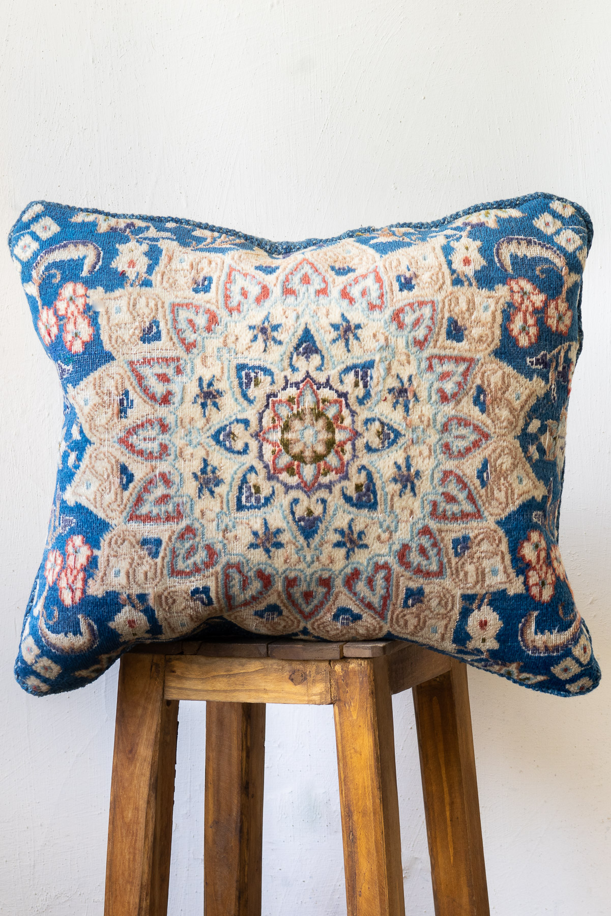 CUS218 2 Nain Carpet Cushion Large And Small