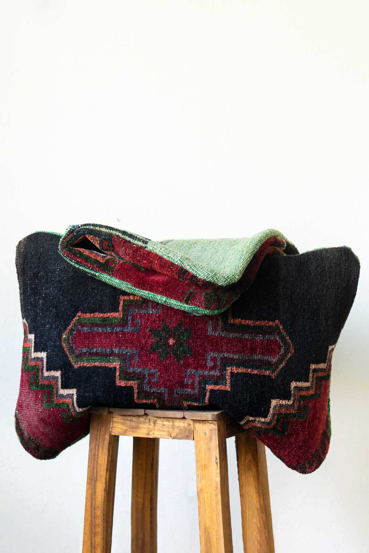 Luri Carpet Cushion