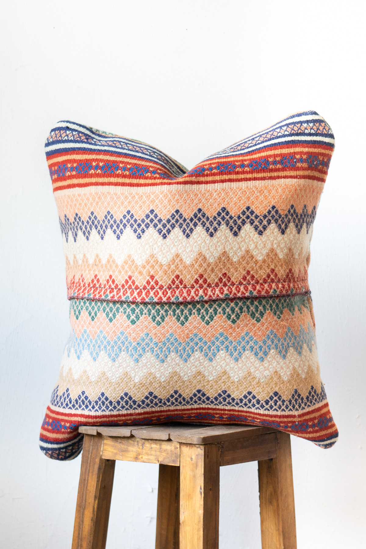 CUS266 2 Diamond Qashqai Kilim Cushions 2