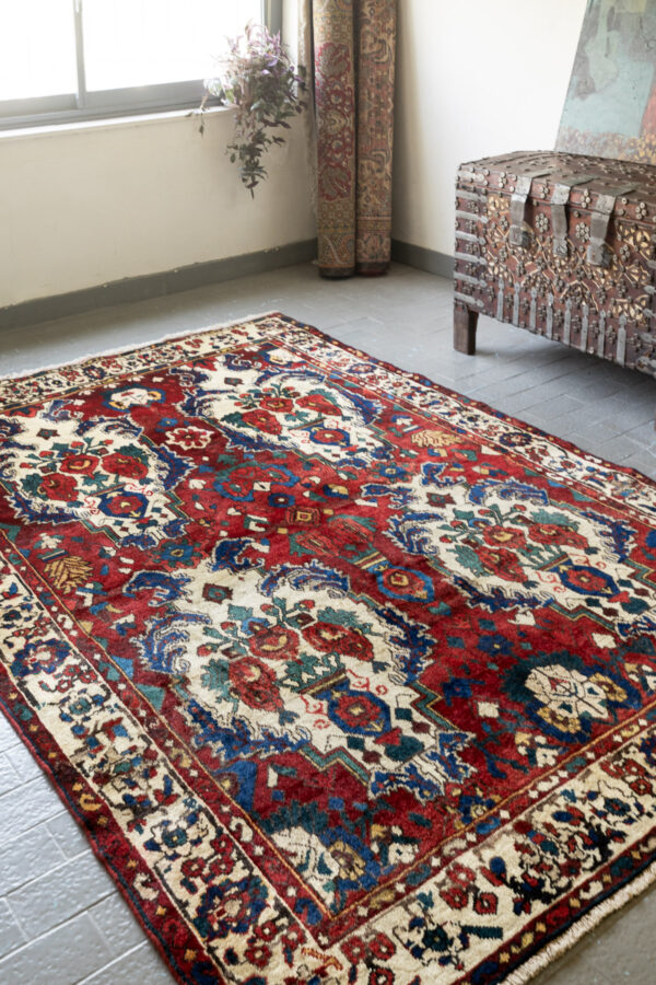 RCA490 Semi Antique Bakhtiari Vases Persian Carpet 2