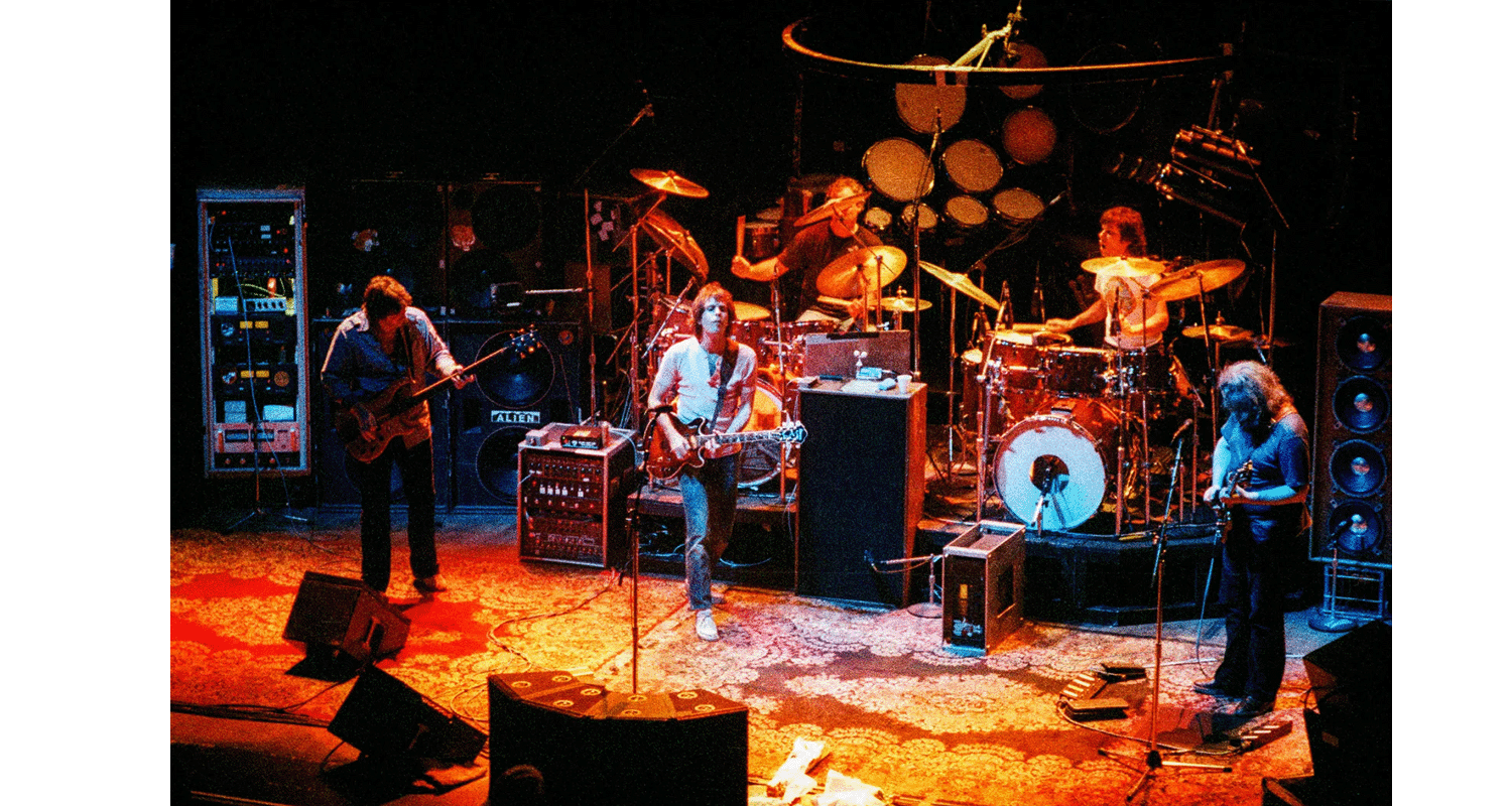 Rugs and Rockers: The Strange Bond Between Persian Rugs and Rock’n’Roll 19 The Grateful Dead perform at the Warfield Theatre in San Francisco, California, 1983. Photo by Ed Perlstein